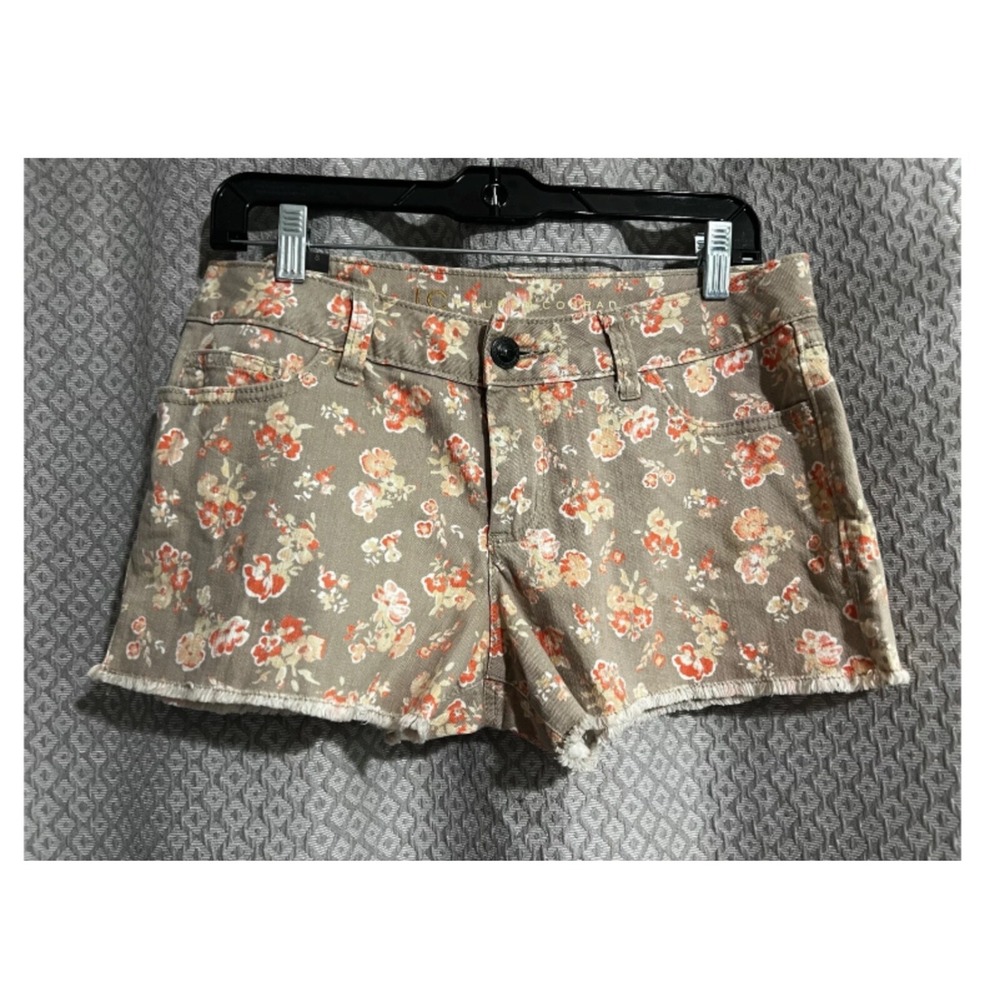 lc lauren conrad shorts Floral pattern Size 8 Medium NWT